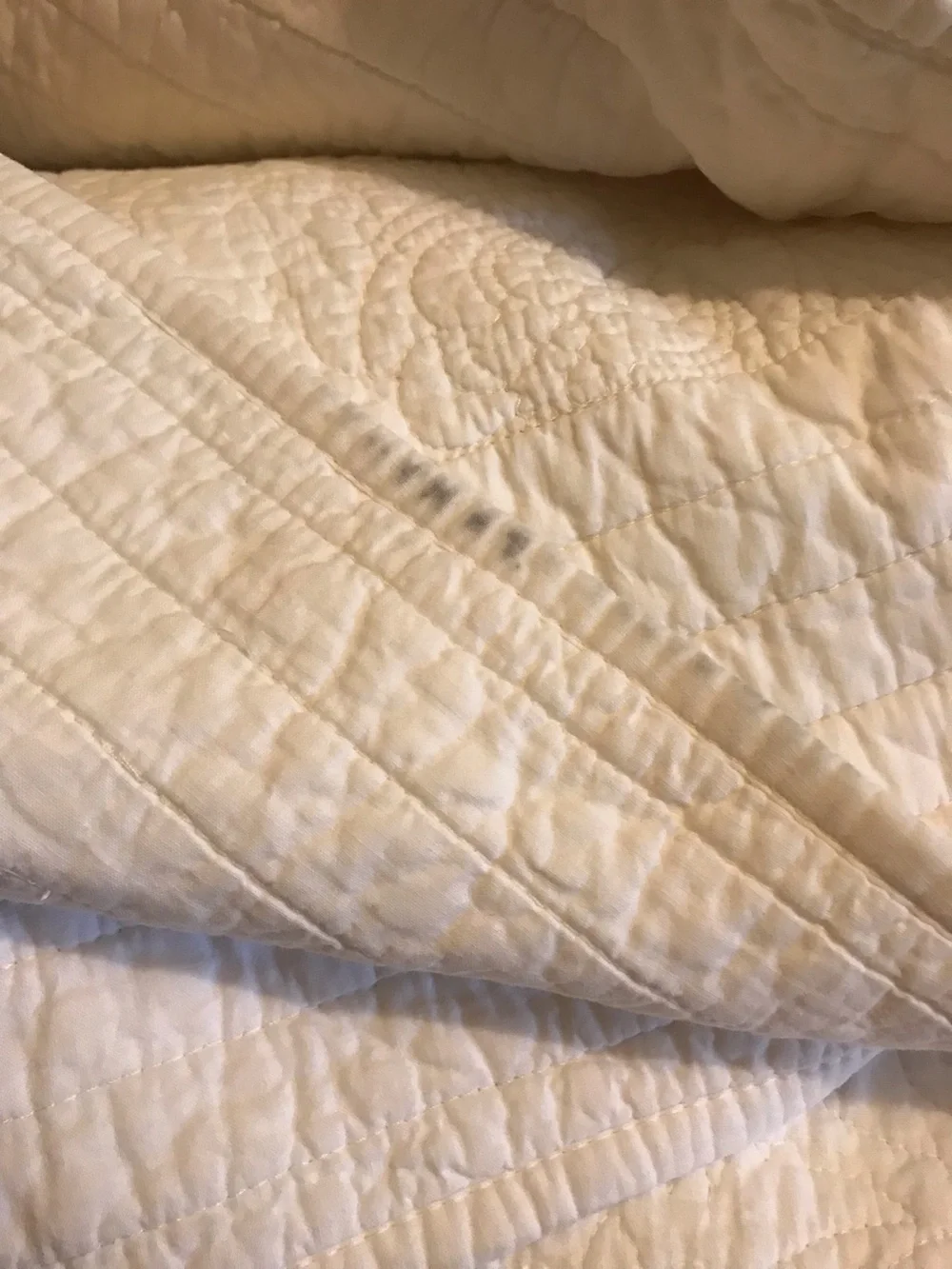 Classic White Quilted Bedspread with Pillow Shams
